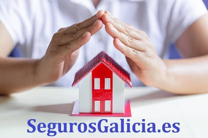 Cliente estudiando qué cubre el seguro de hogar en Galicia